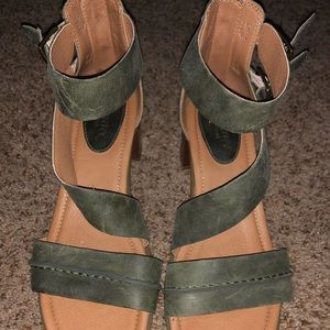 Sperry strappy heels NWOT